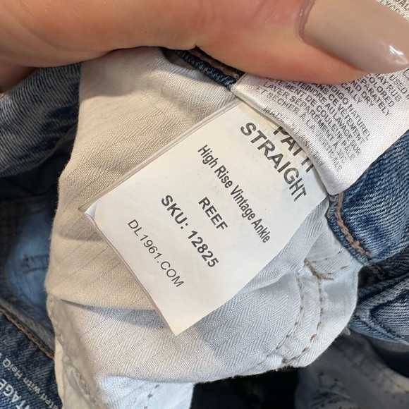 LIKE NEW - DL1961- PATTIE - HIGHRISE VINTAGE ANKLE JEANS IN REEF - Picture 10 of 10